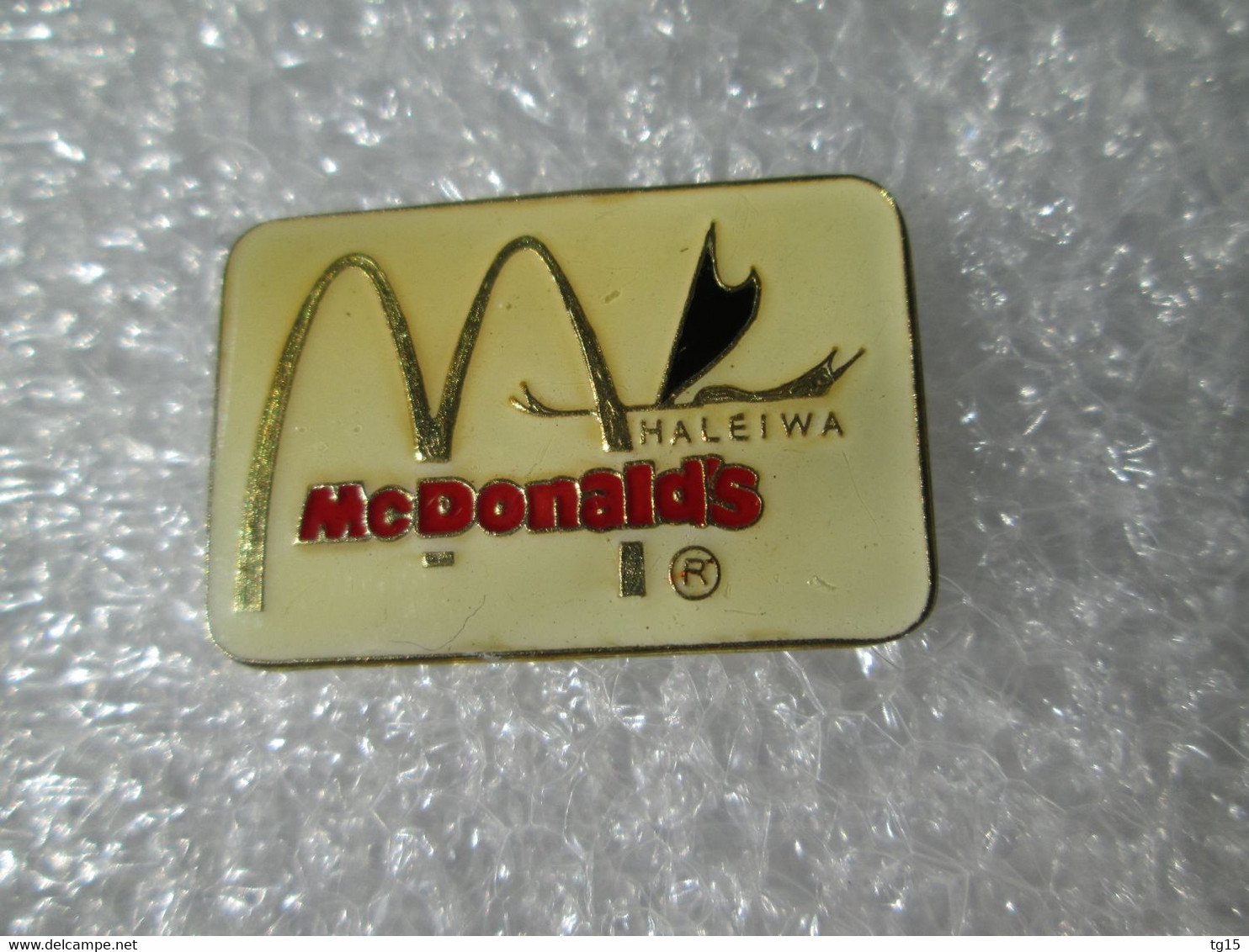 PIN'S    McDONALD'S   HALEIWA   HAWAÏ - McDonald's