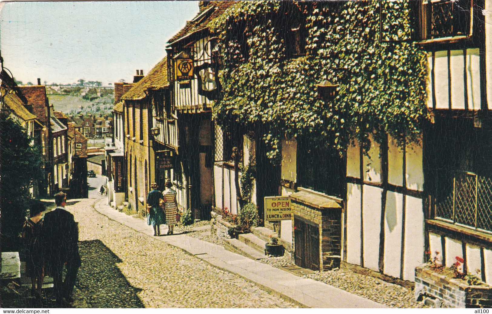 A18337 - MERMAID STREET RYE POST CARD USED 1962 STAMP QUEEN ELIZABETH OF ENGLAND SUSSEX SENT TO SURREY - Rye