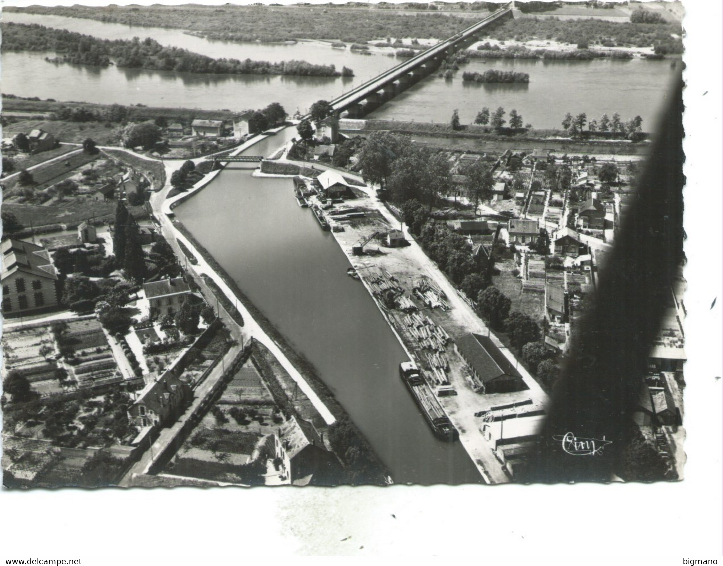 Briare Vue Aérienne Sur Le Port Et Le Pont Du Canal - Briare