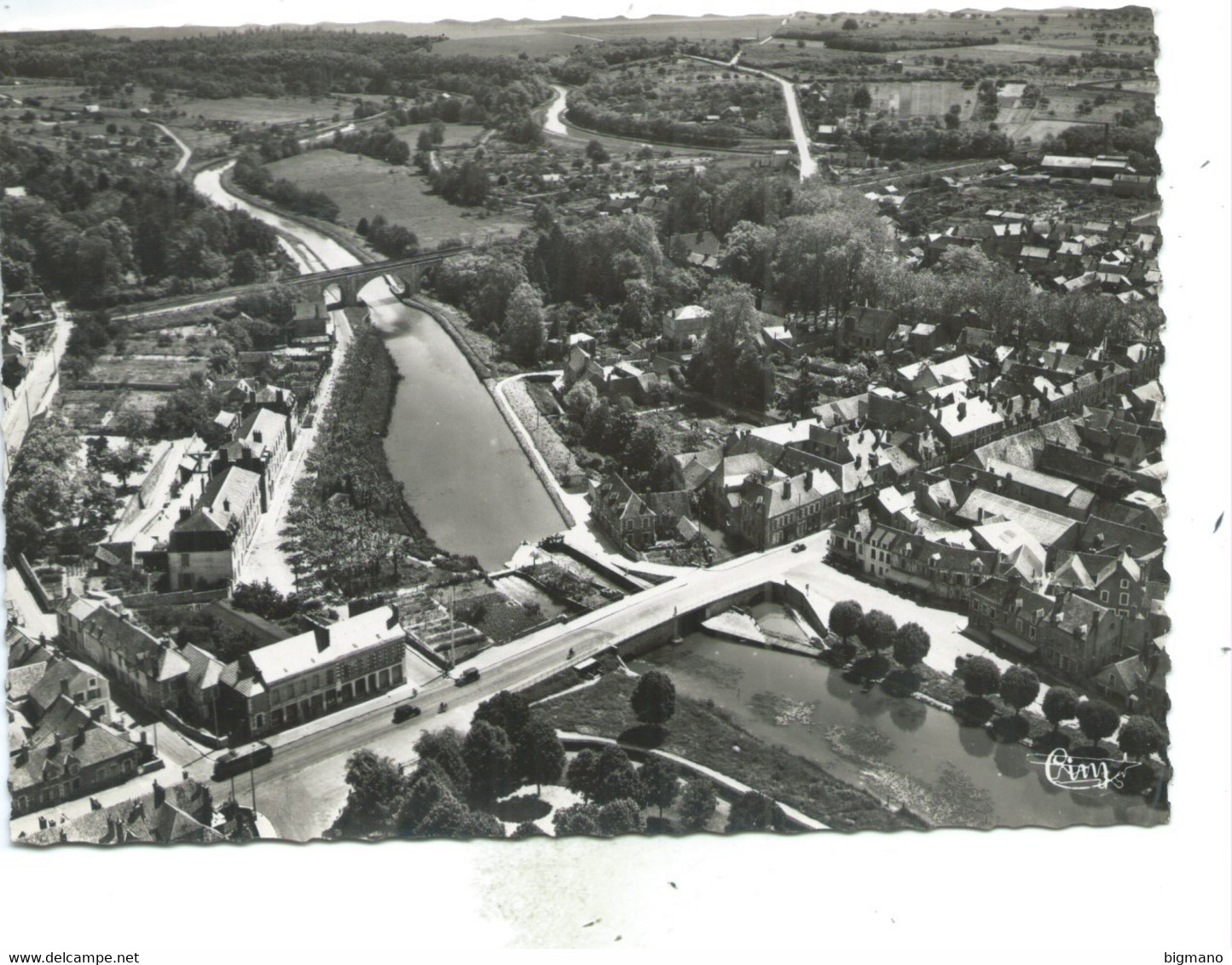 Briare Vue Aérienne Sur Le Vieux Canal - Briare