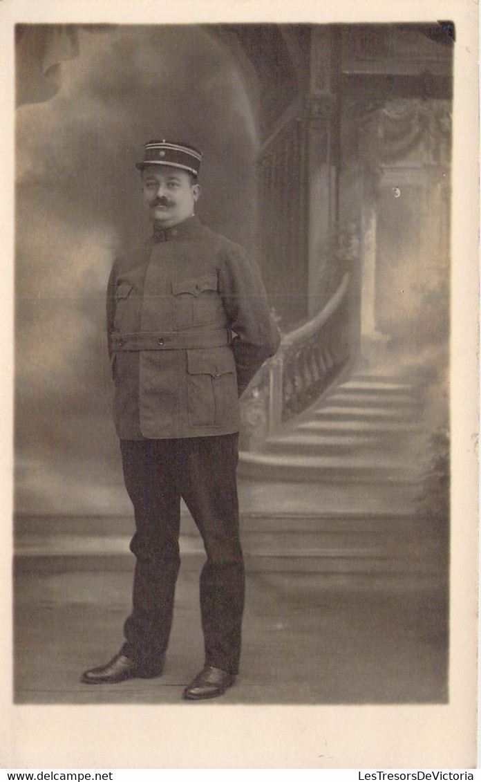 CPA - PHOTOGRAPHIE - Militaire Moustachu - Uniformi