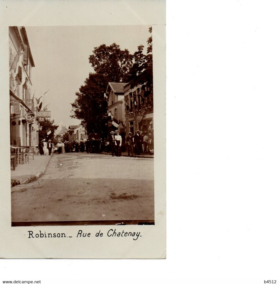 92 LE PLESSIS ROBINSON  ROBINSON Carte Photo Rue De Malabry , Année 1900 , Sortie De Mairie Mariage - Le Plessis Robinson