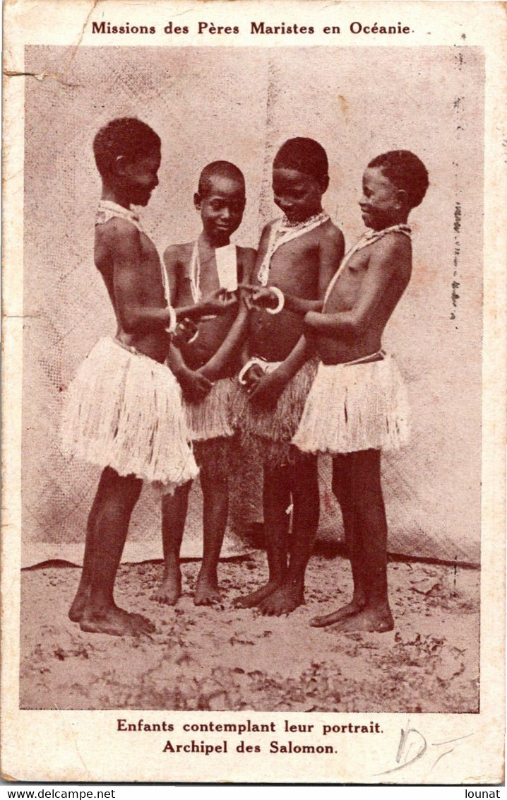 Missions Des Pères Maristes En Océanie - Enfants Contemplant Leur Portrait (coupure à Gauche) Enfants - Missionen