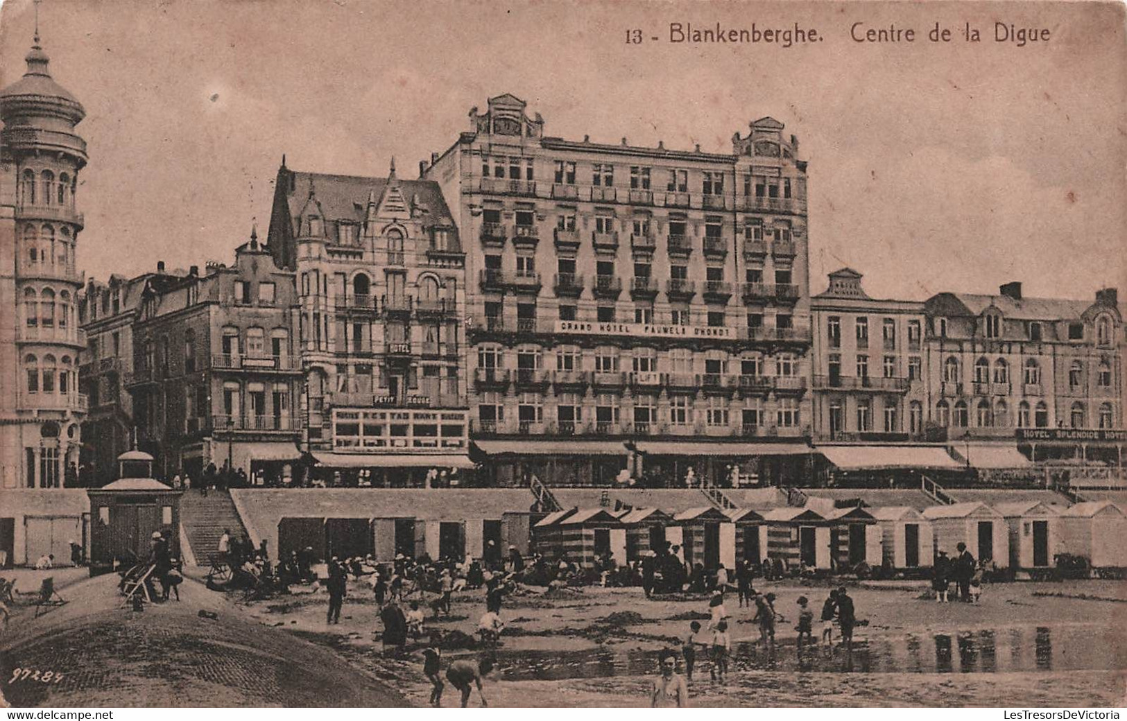 CPA Blankenberghe - Centre De La Digue - Tres Animé - Circulé En 1921 - Blankenberge