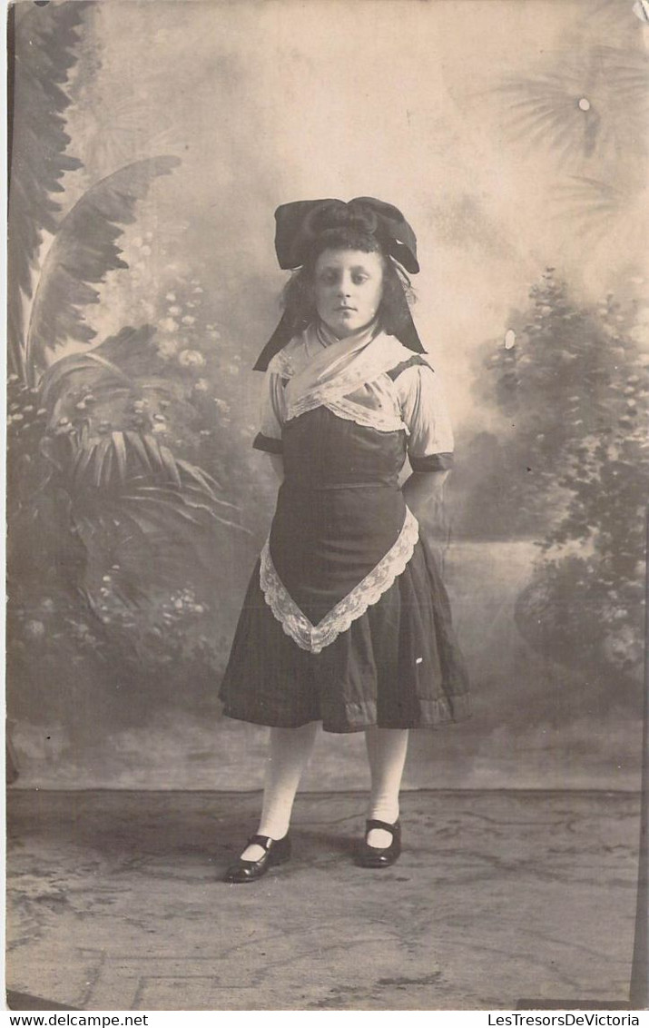 CPA - ENFANTS - Fillette Avec Un Noeud Noir Dans Les Cheveux - Coiffe - Portraits