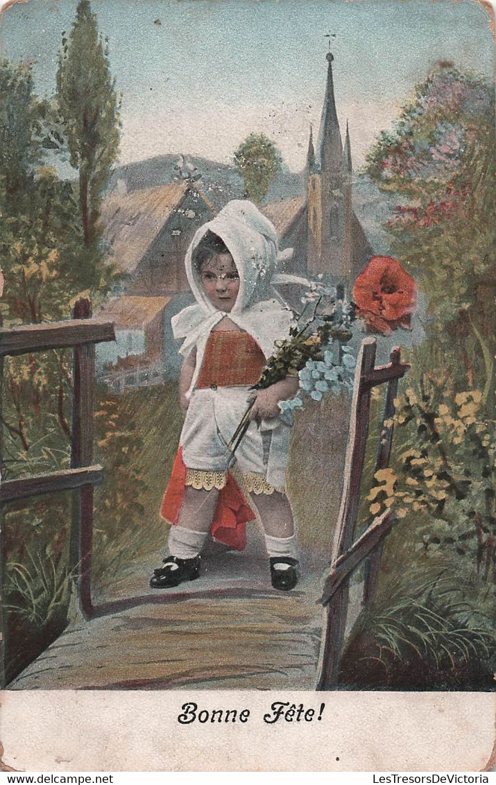 CPA Illustration D'un Enfant Avec Une Capuche Blanche Et Des Fleurs En Mains - Bonne Fete - Dessins D'enfants