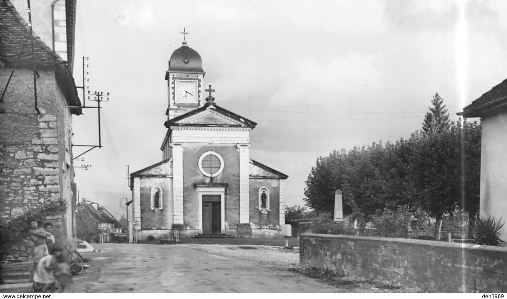 BRANGUES (Isère) - Place De L'Eglise - Brangues