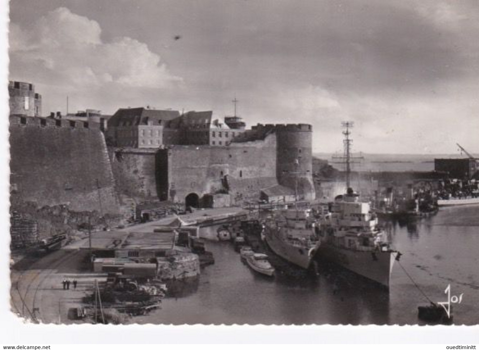 Cpsm Dentelée, Navires De Guerre Dans Le Port De Brest. - Oorlog