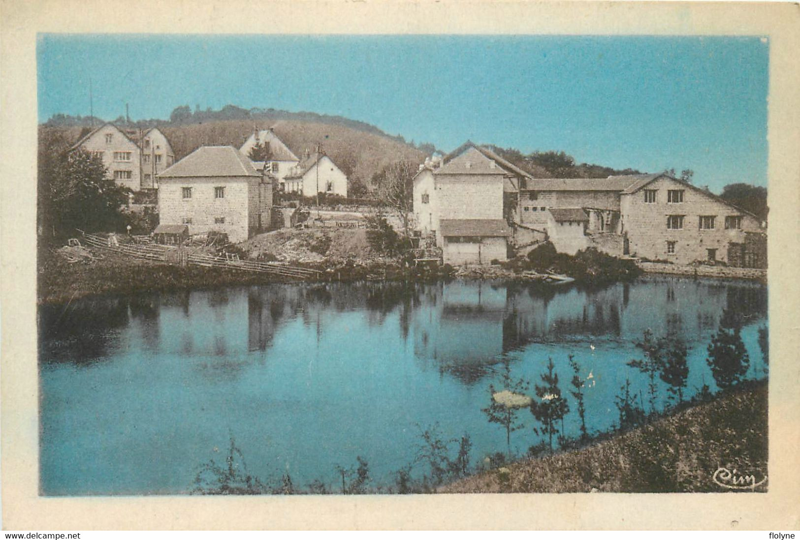 Crocq - L'étang Du Point Du Jour - Abreuvoir Et Vue Sur Le Village - Crocq