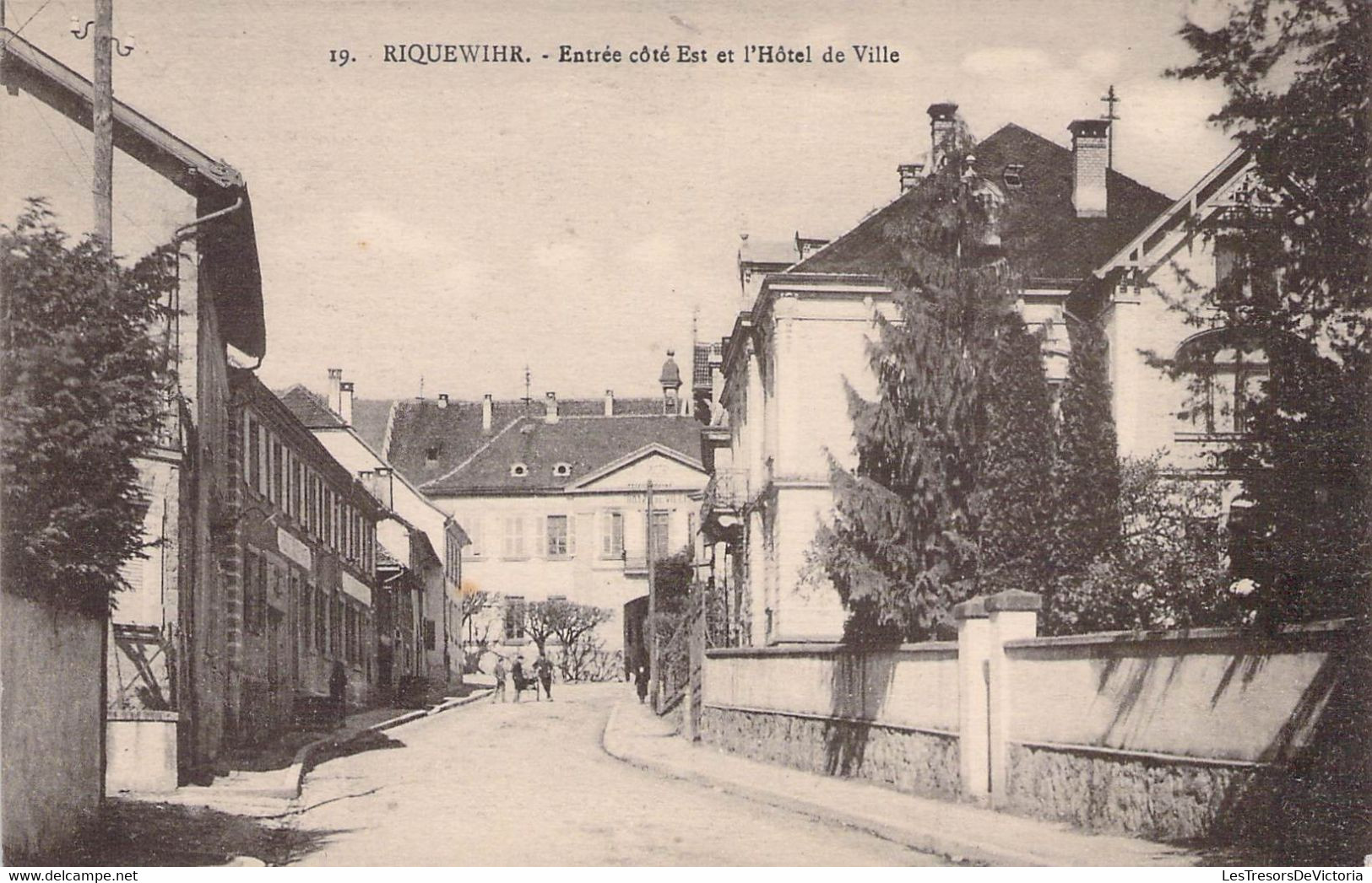 CPA - 68 - RIQUEWIHR - Entrée Côté Est Et L'Hôtel De Ville - Edition Joseph BAUCH Ribeauvillé - Riquewihr