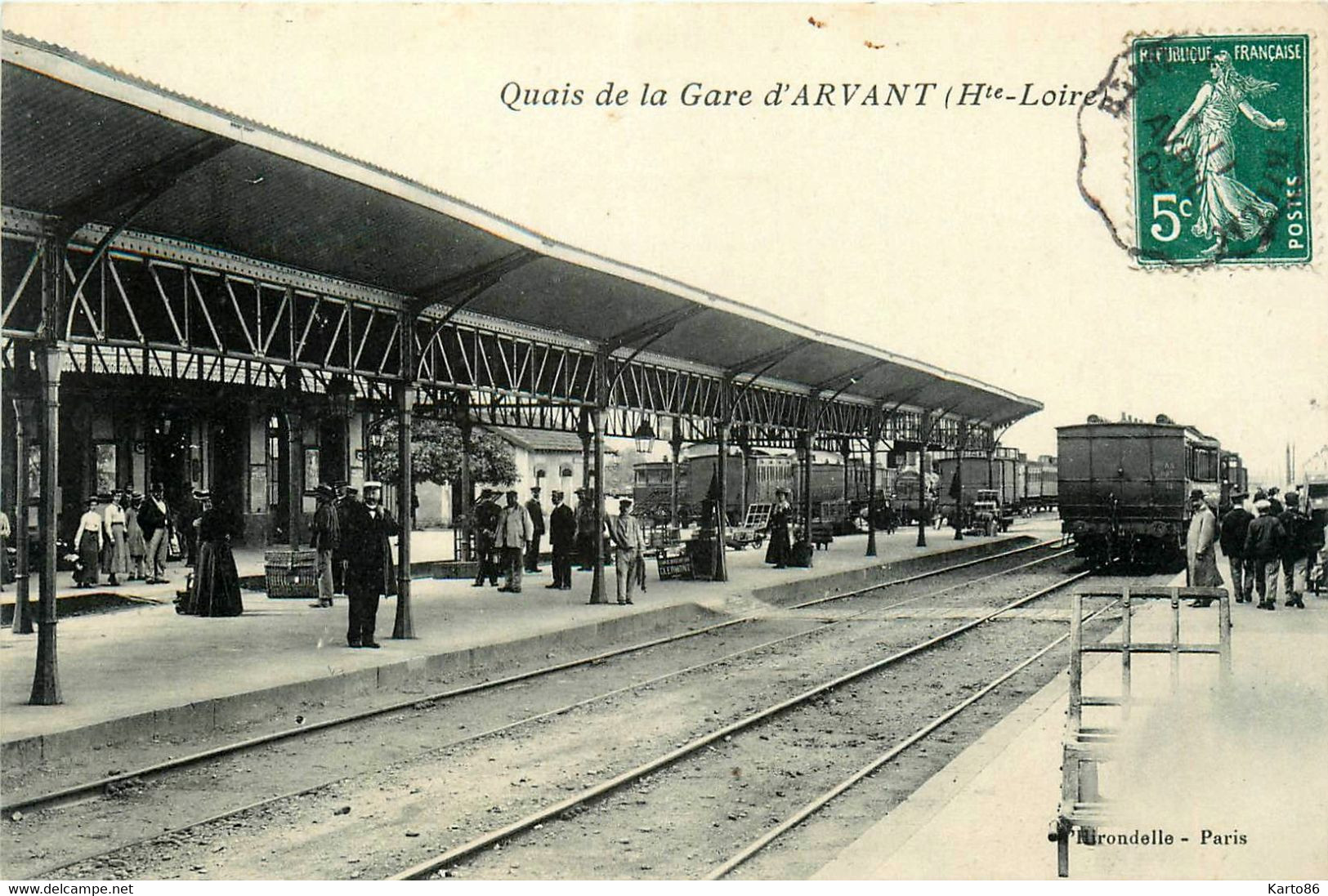 Arvant * Quais De La Gare * Train Locomotive Wagons * Gare Ligne Chemin De Fer Haute Loire - Blesle