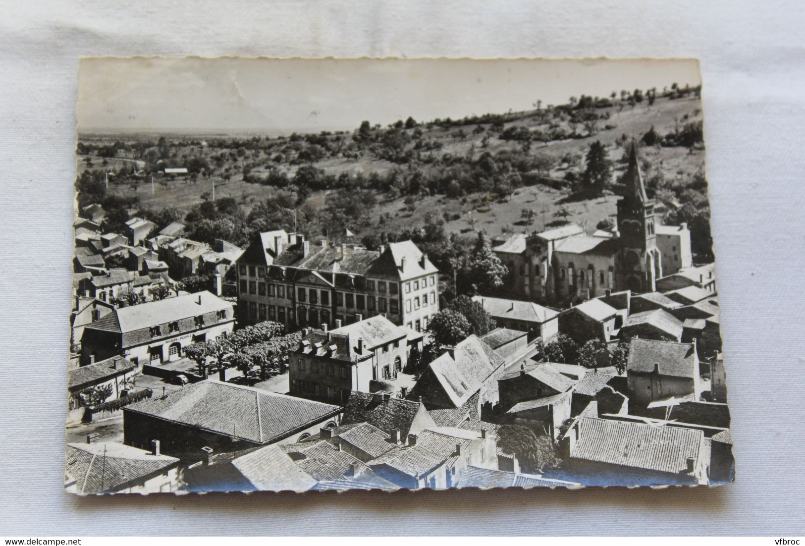 Cpm, Combronde, L'hôtel De Ville Et L'église (2), Puy De Dôme 63 - Combronde