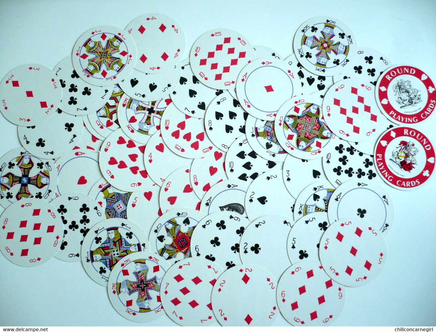 * Jeu De Cartes Rond - Round Playing Cards - 52 Cartes + 2 Jokers - N° 007 - Hong Kong - Boîte Carton - 54 Carte