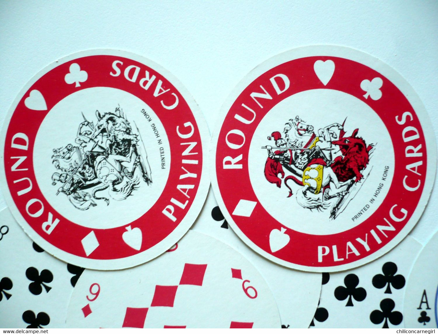 * Jeu De Cartes Rond - Round Playing Cards - 52 Cartes + 2 Jokers - N° 007 - Hong Kong - Boîte Carton - 54 Carte