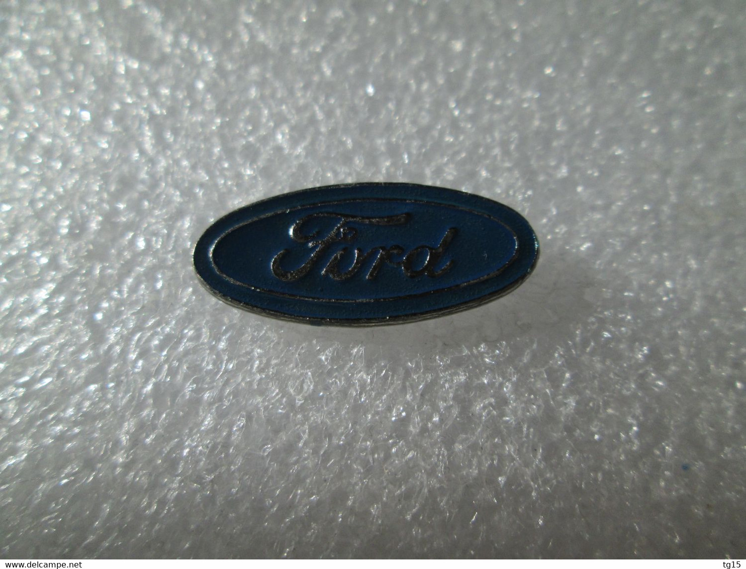 PIN'S   LOGO  FORD   24X10mm - Ford