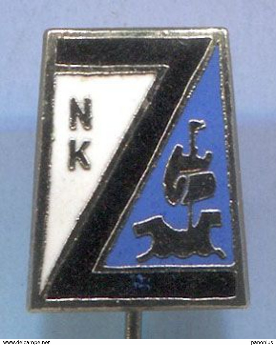 FOOTBALL / SOCCER / FUTBOL / CALCIO - NK ZMAJ Makarska, Croatia, Enamel Pin, Badge, Abzeichen - Football