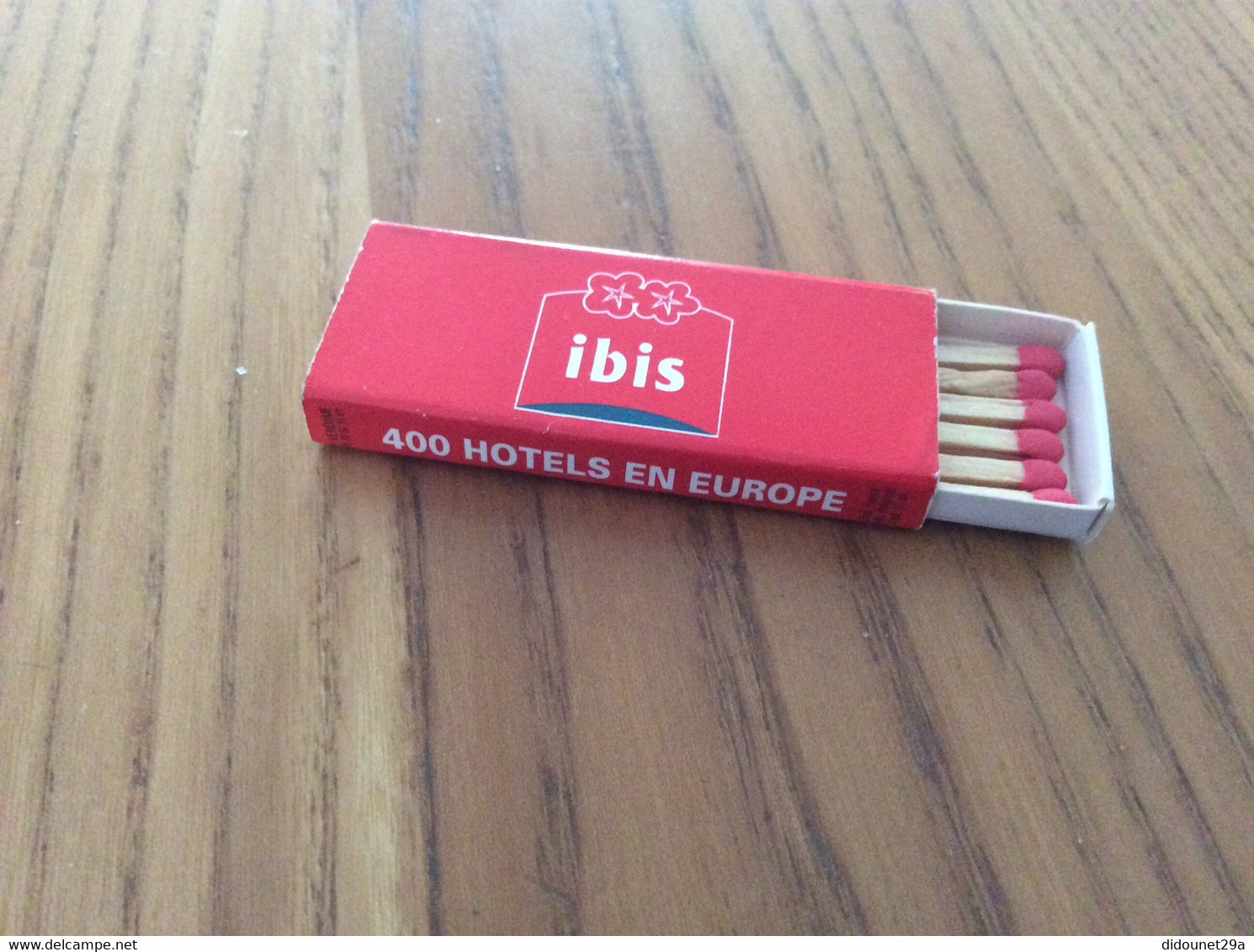 Boîte D'allumettes P. VENDÔME «IBIS 400 HOTELS EN EUROPE / Red And White Team (Marlboro)" (formule 1) - Boites D'allumettes