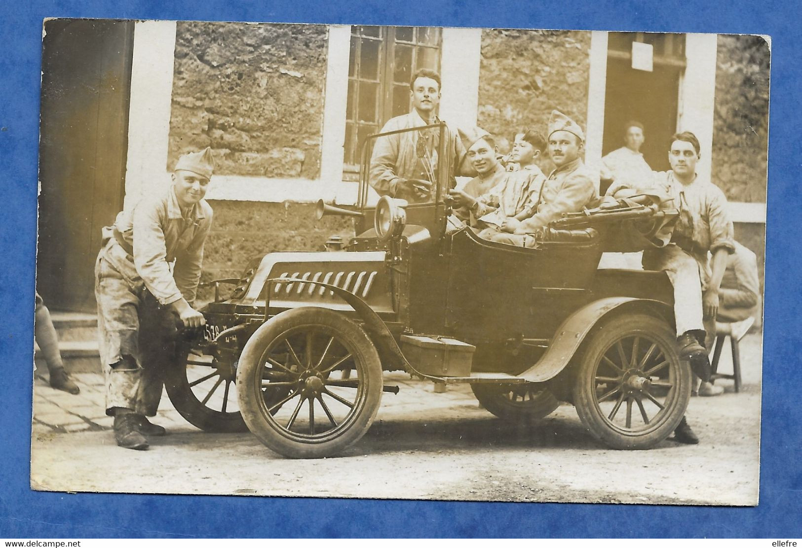 CARTE PHOTO VOITURE ANCIENNE MILITARIA SOLDAT MARQUE  ET MODELE A IDENTIFIER - Personaggi