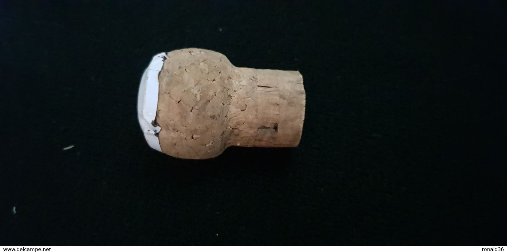 Capsule Blanche Et Bouchon Liège Vin Pétillant Mousseux KRITER EXTRA LEGER 21 Cote D'Or Beaune - Spumanti