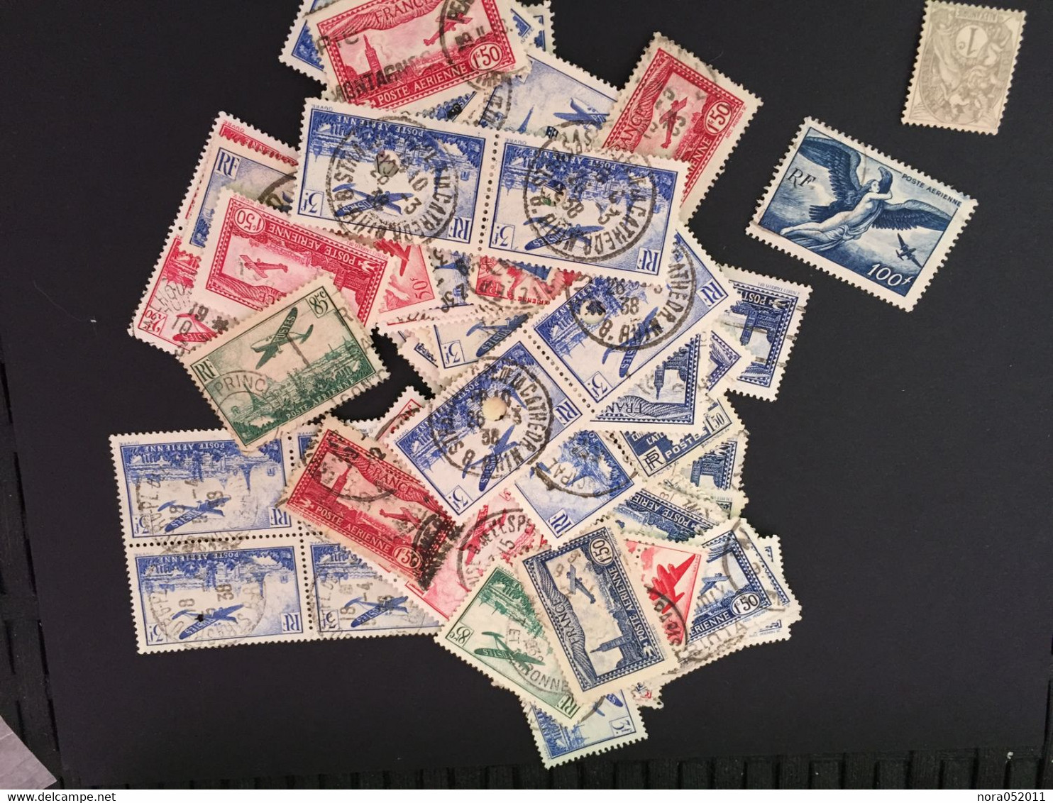 Lot de milliers de timbres classique généralement petit format de France voir photos