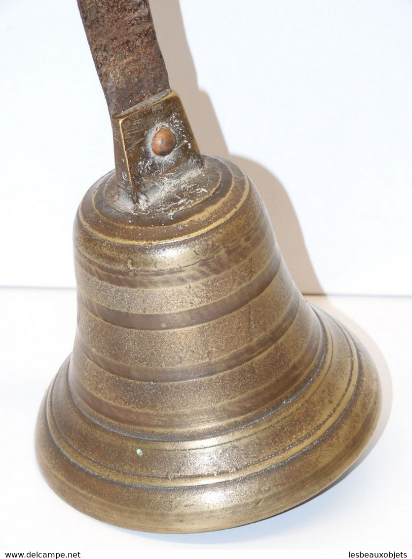 *BELLE ANCIENNE GRANDE CLOCHE BRONZE BELL PORTE D'ENTREE SONNETTE DECO CHALET  E - Cloches