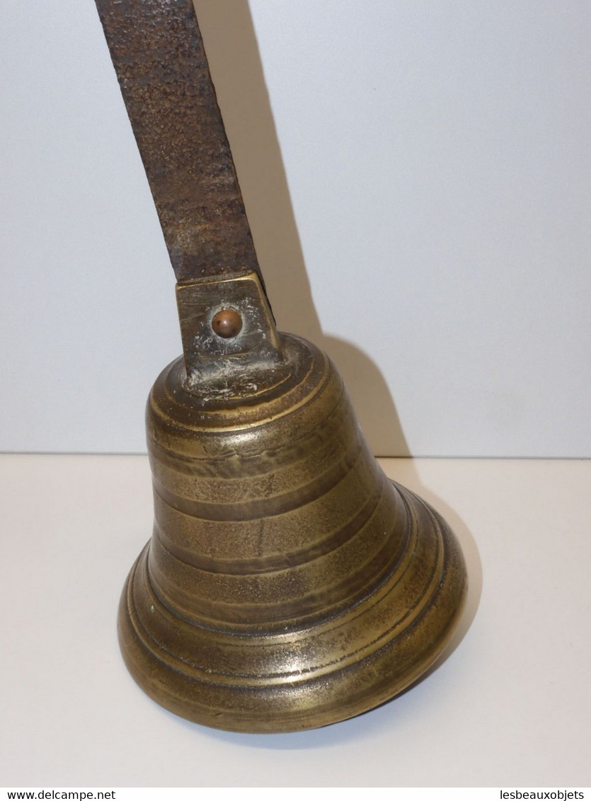 *BELLE ANCIENNE GRANDE CLOCHE BRONZE BELL PORTE D'ENTREE SONNETTE DECO CHALET  E - Cloches