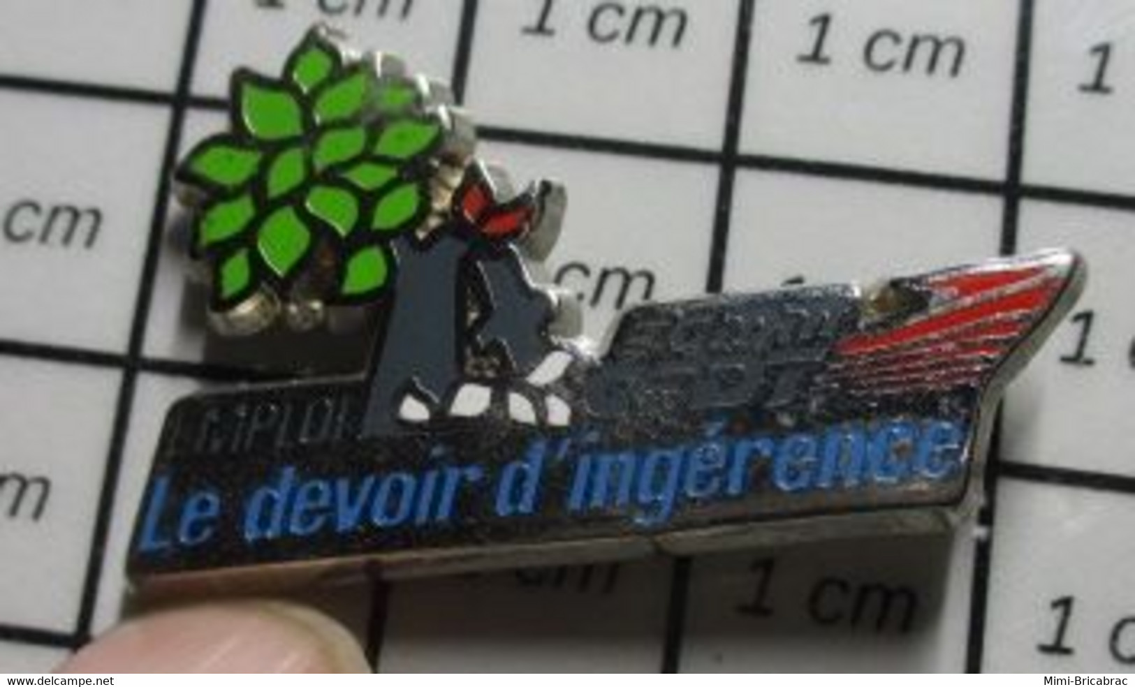 3419 Pin's Pins / Beau Et Rare /  ASSOCIATIONS / SYNDICAT CFDT LE DEVOIR D'INGERENCE - Associations