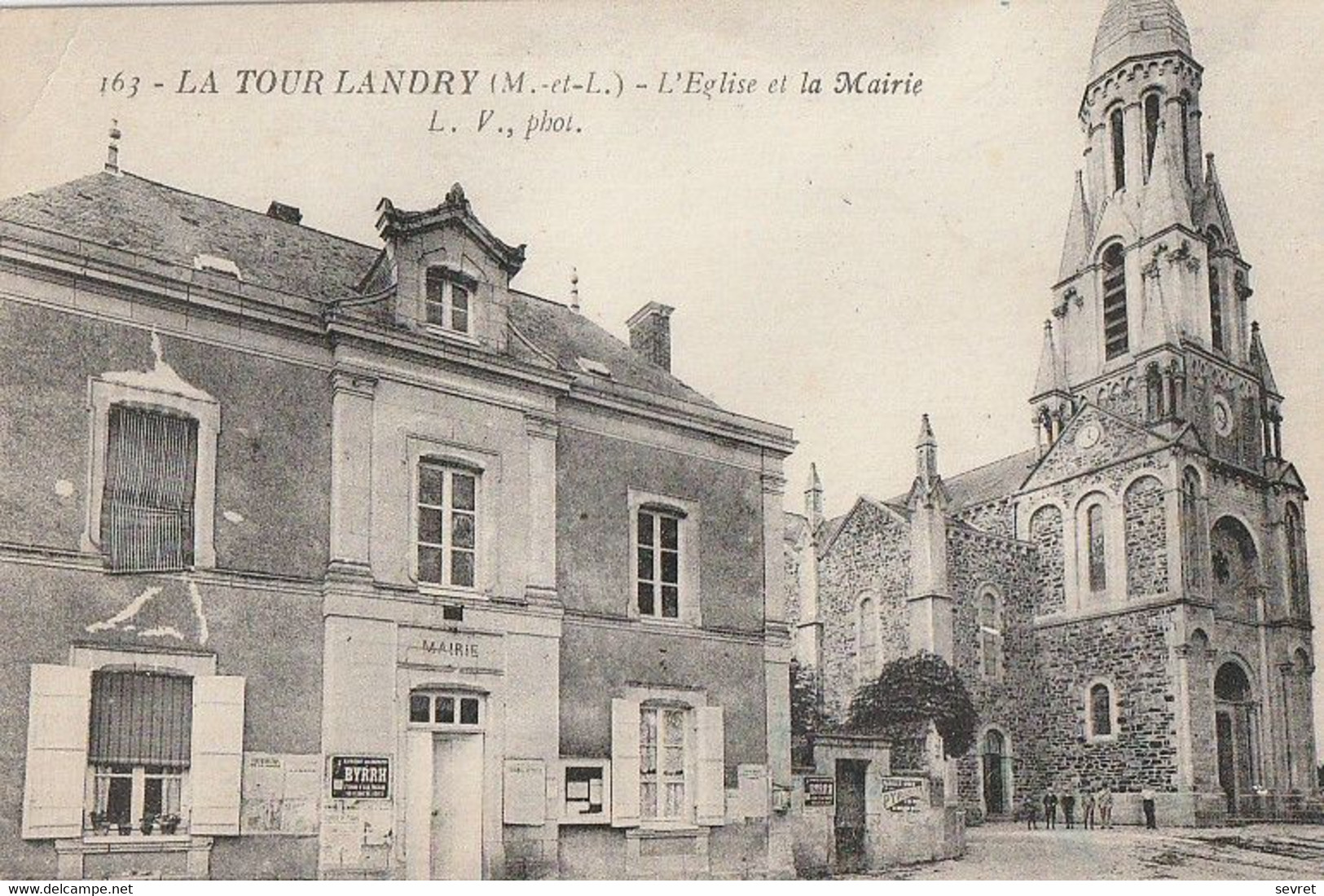 LA TOUR-LANDRY. - L'Eglise Et La Mairie - Other & Unclassified