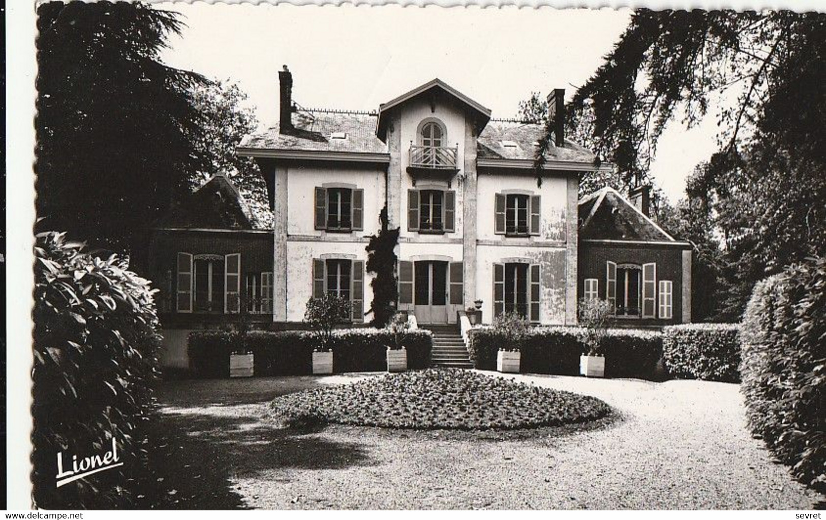 LA TOURLANDRY. - Le Château. CPSM 9x14 RARE - Sonstige & Ohne Zuordnung