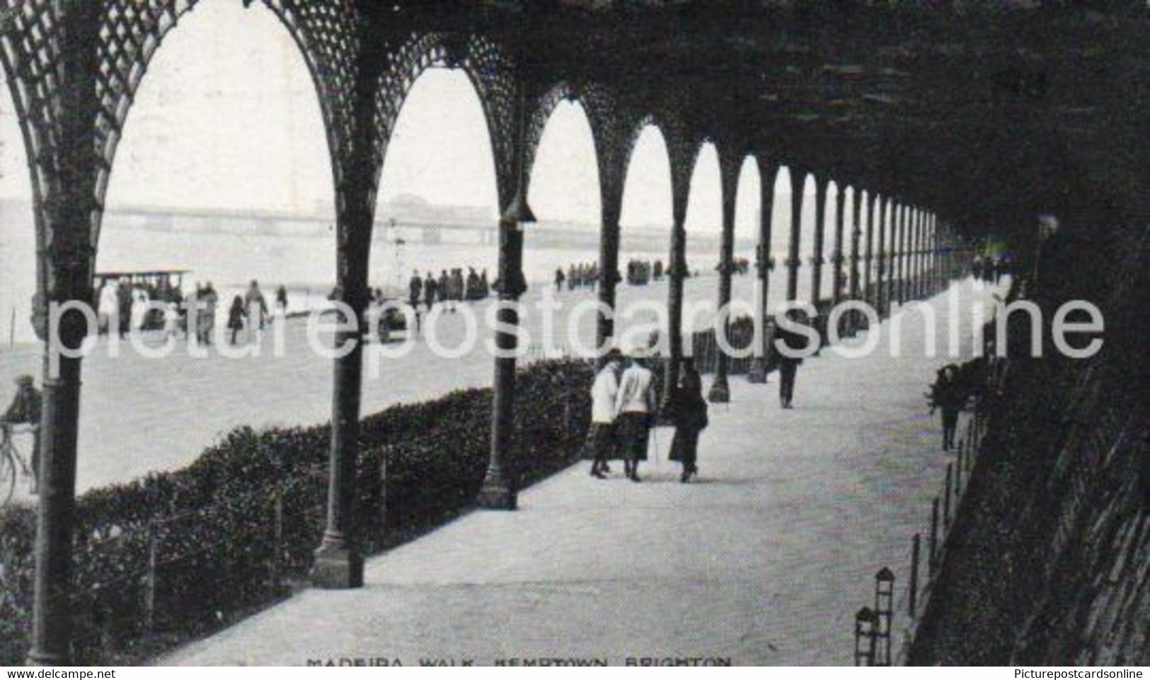 MADEIRA WALK KEMPTOWN BRIGHTON OLD B/W POSTCARD SUSSEX - Brighton