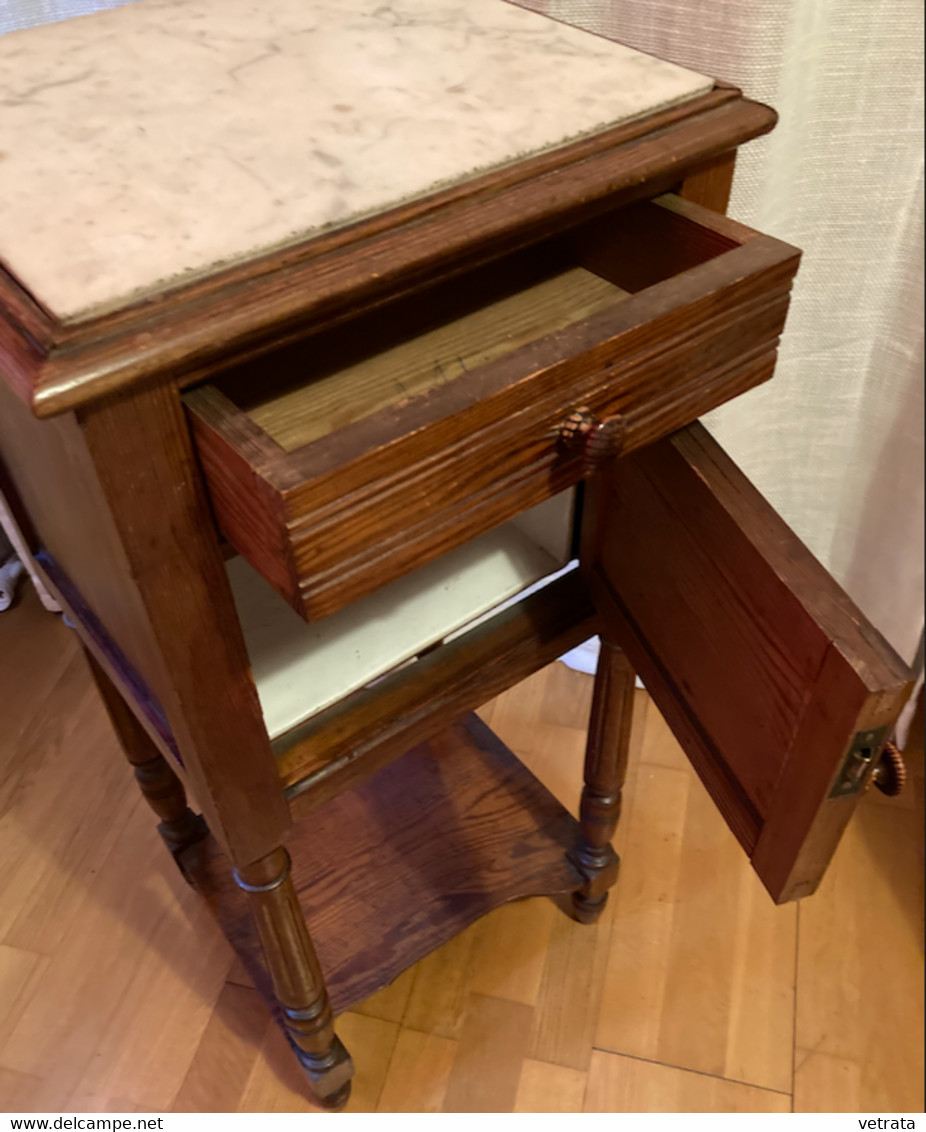 Table De Nuit Ancienne (table De Chevet En Bois Avec Dessus En Marbre, Avec Espace Destiné Au Pot De Chambre ) - Autres & Non Classés