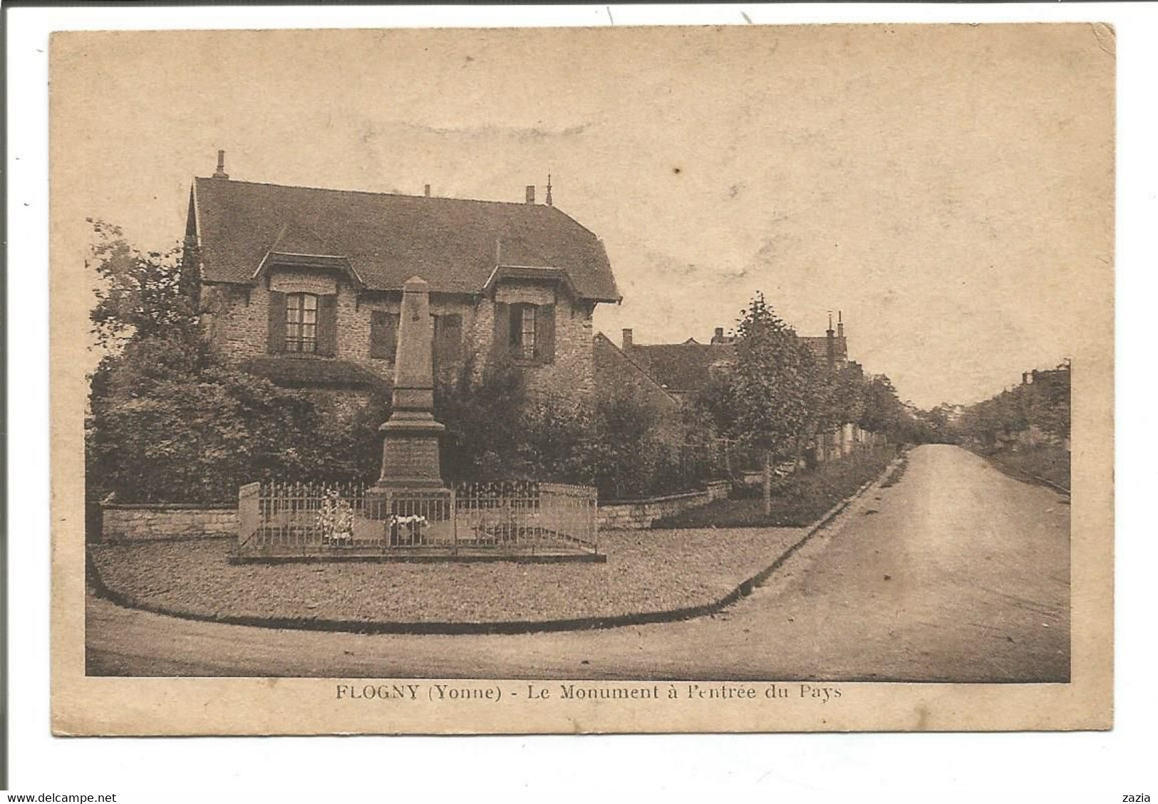 89. 233/ FLOGNY - Le Monument à L'entrée Du Pays - Flogny La Chapelle