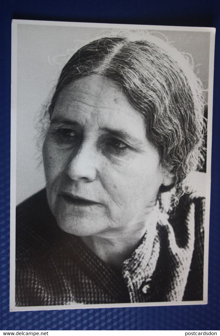 British Novelist. Writer Doris Lessing - PHOTO PORTRAIT - OLD Postcard 1970s Nobel Prize - Prix Nobel