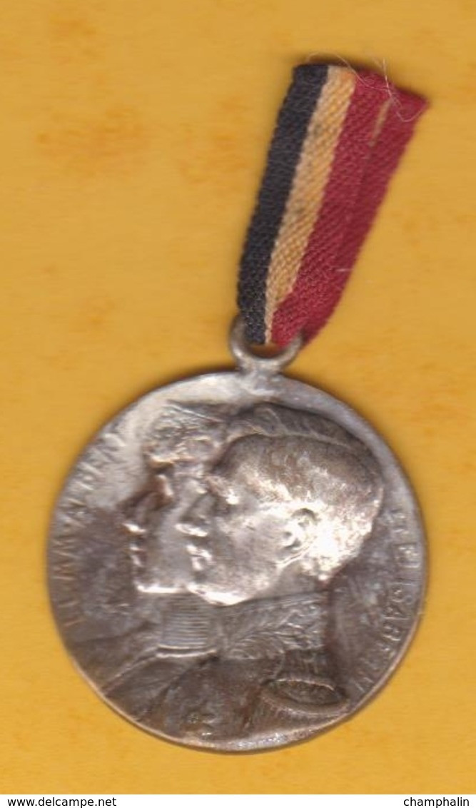 Guerre 14-18 WWI - Petite Médaille En Tôle Emboutie - Albert Et Elizabeth - Roi & Reine De Belgique - Belgique