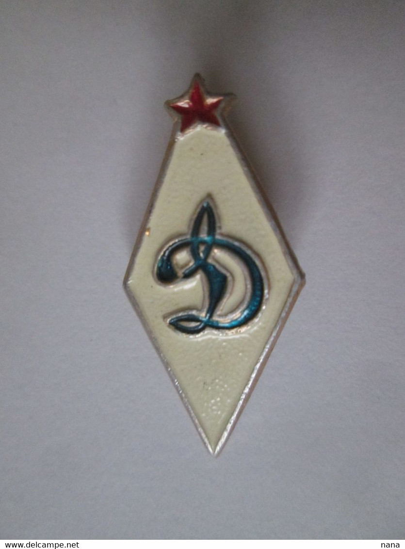 Ukraine Football Insigne De Revers/lapel Badge:Dinamo Kiev Vers/around 1970,size=30 X 14 Mm - Football