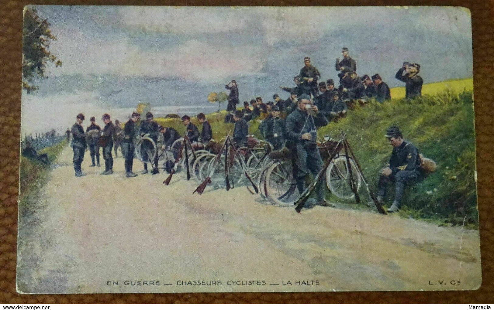 CARTE POSTALE ANCIENNE VELO CYCLE GUERRE 14-18 CHASSEURS CYCLISTES LA HALTE 1918 - War 1914-18