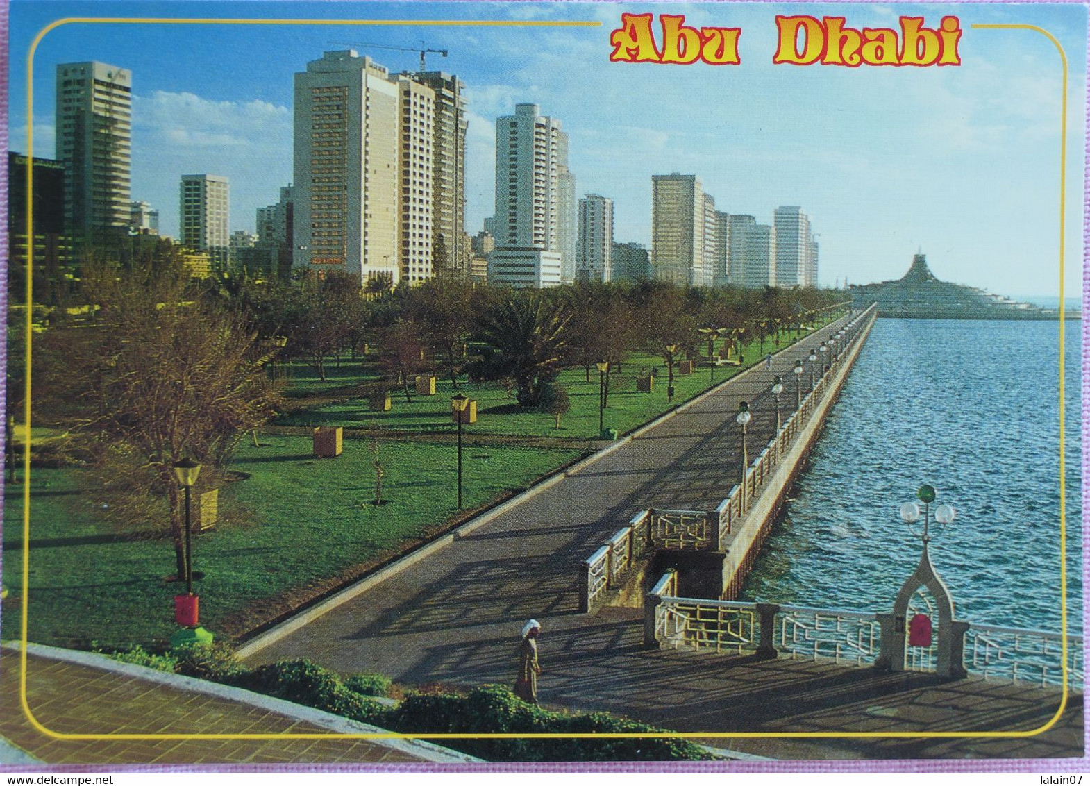 Carte Postale : Emirats Arabes Unis , U. A. E. : ABU DHABI : Cornicher Road, En 1993 - Emirats Arabes Unis