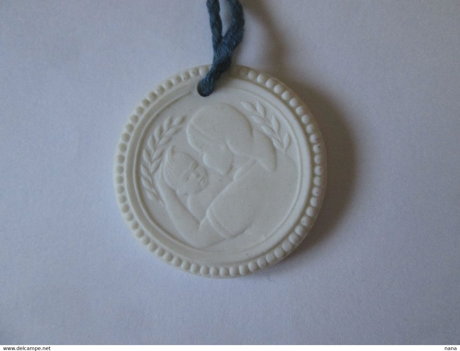 GDR/DDR Porcelain Communist Medal World Congress Of The Mother-July 1955,diameter=31 Mm - RDT