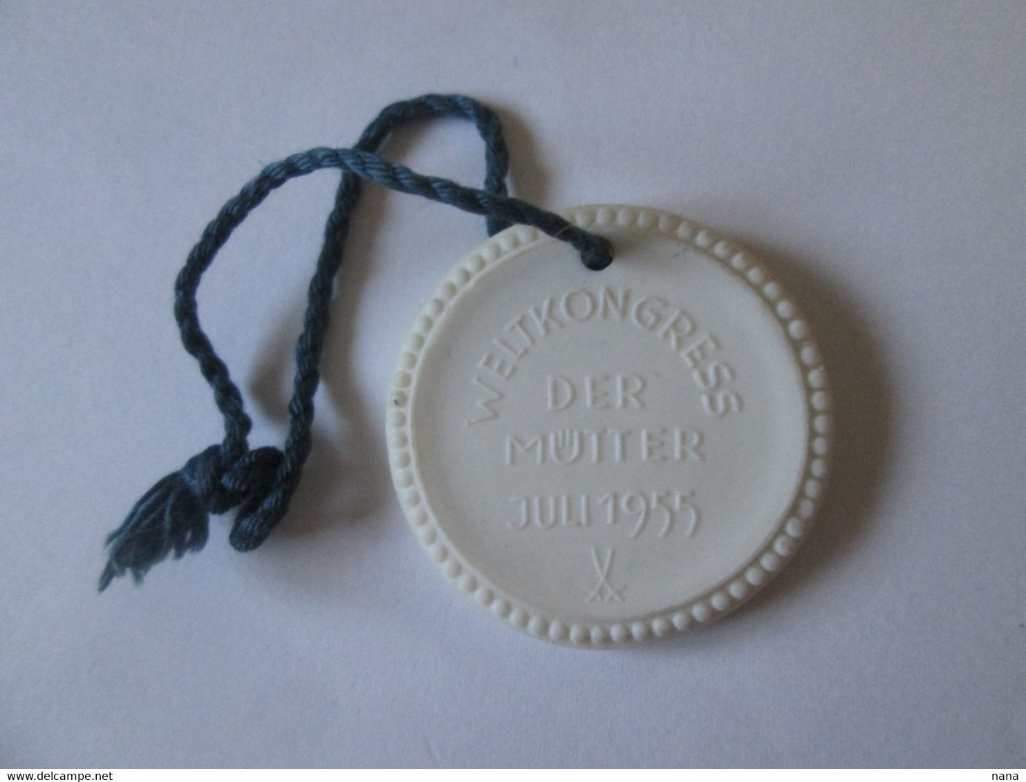 GDR/DDR Porcelain Communist Medal World Congress Of The Mother-July 1955,diameter=31 Mm - DDR