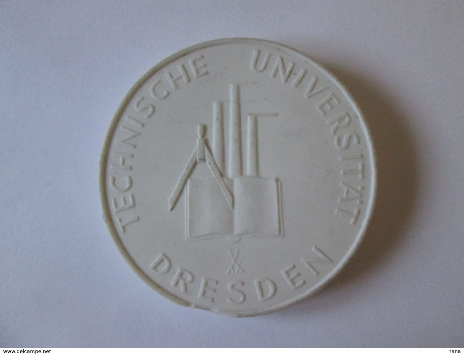 GDR/DDR Porcelain Communist Medal Technical University Dresden Around 70s,diameter=54 Mm - DDR