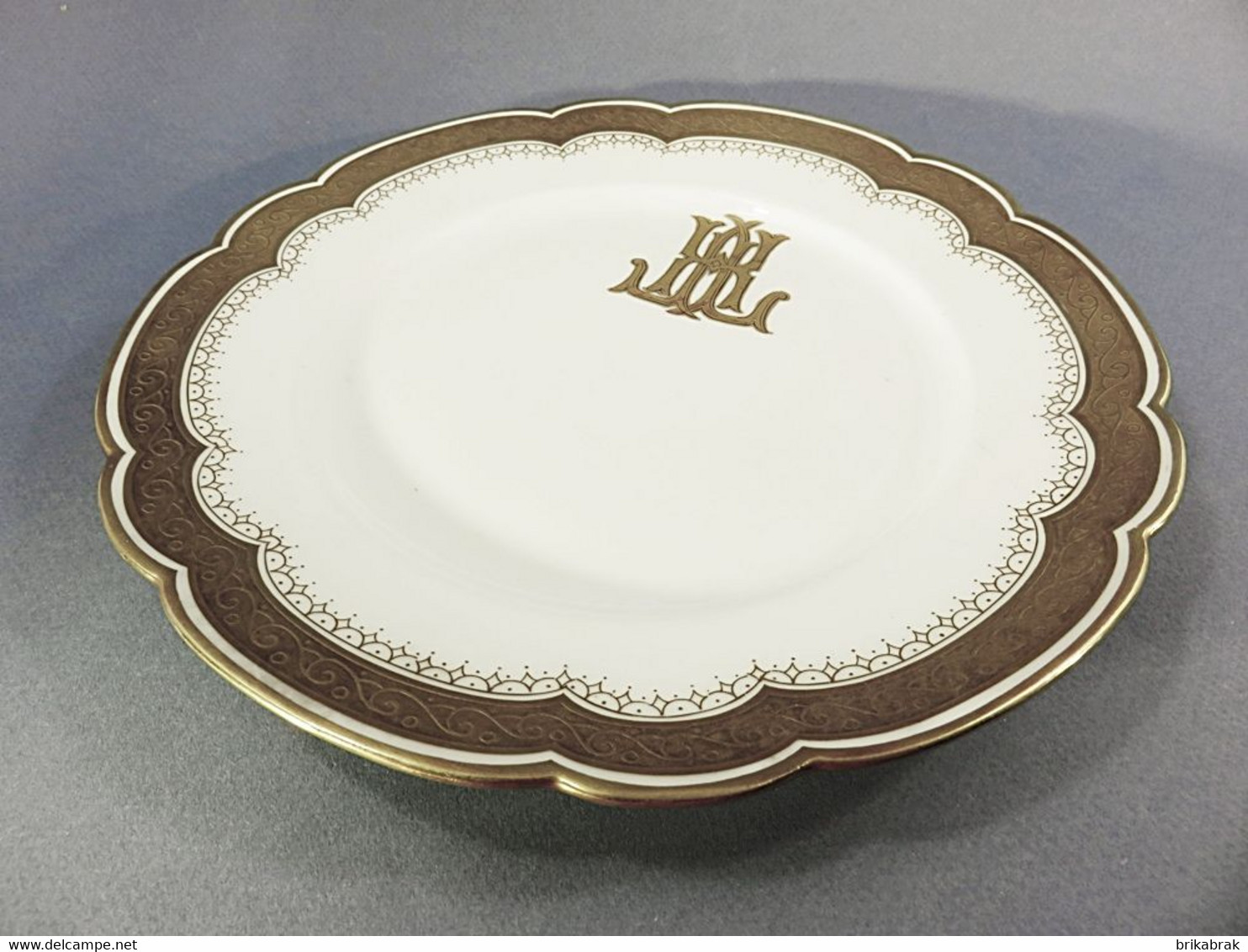 * ASSIETTE EN PORCELAINE DE LIMOGES W.GUERIN MONOGGRAMME + Assiette