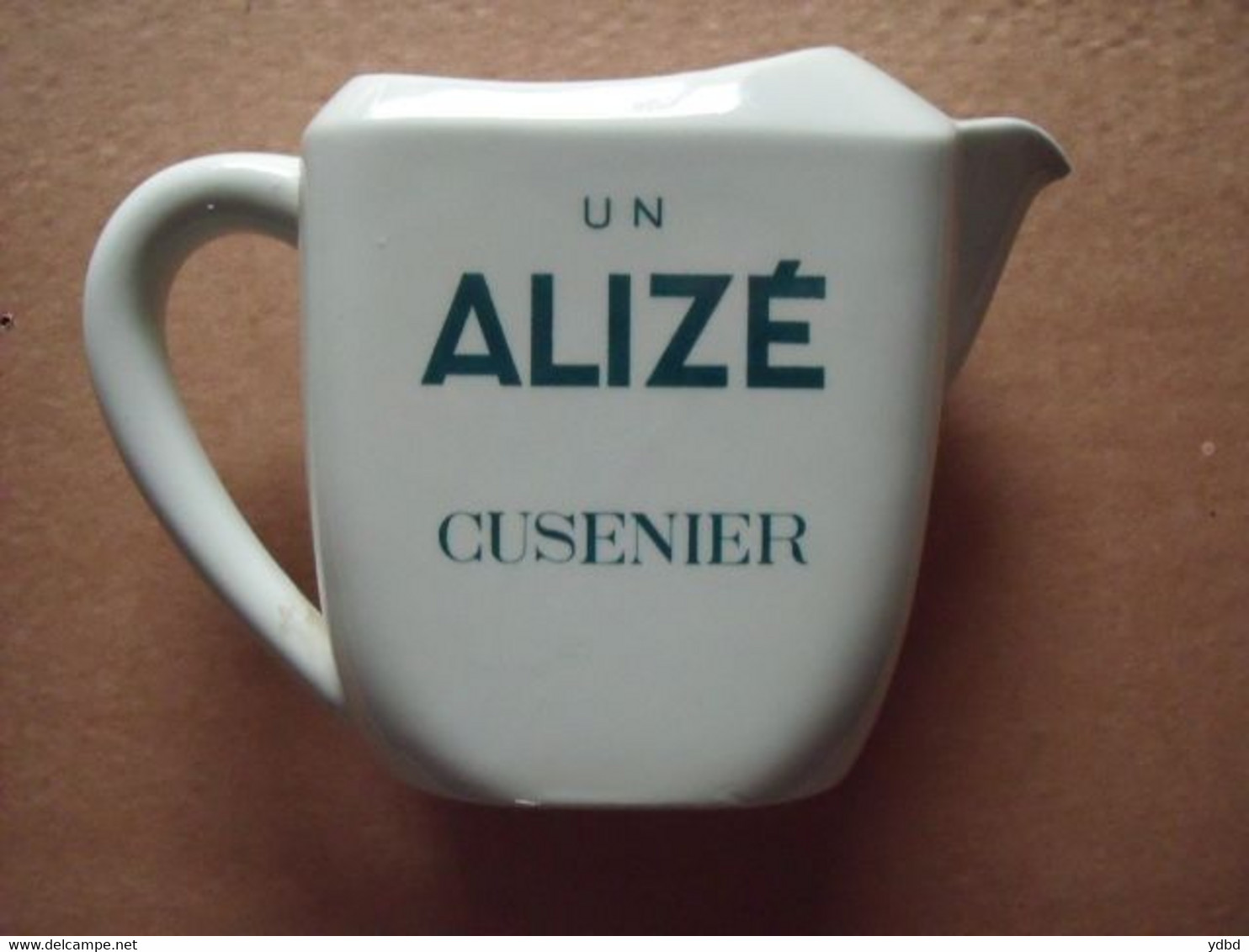 UN PICHET EN CERAMIQUE - UN ALIZE - CUSENIER - Alcools