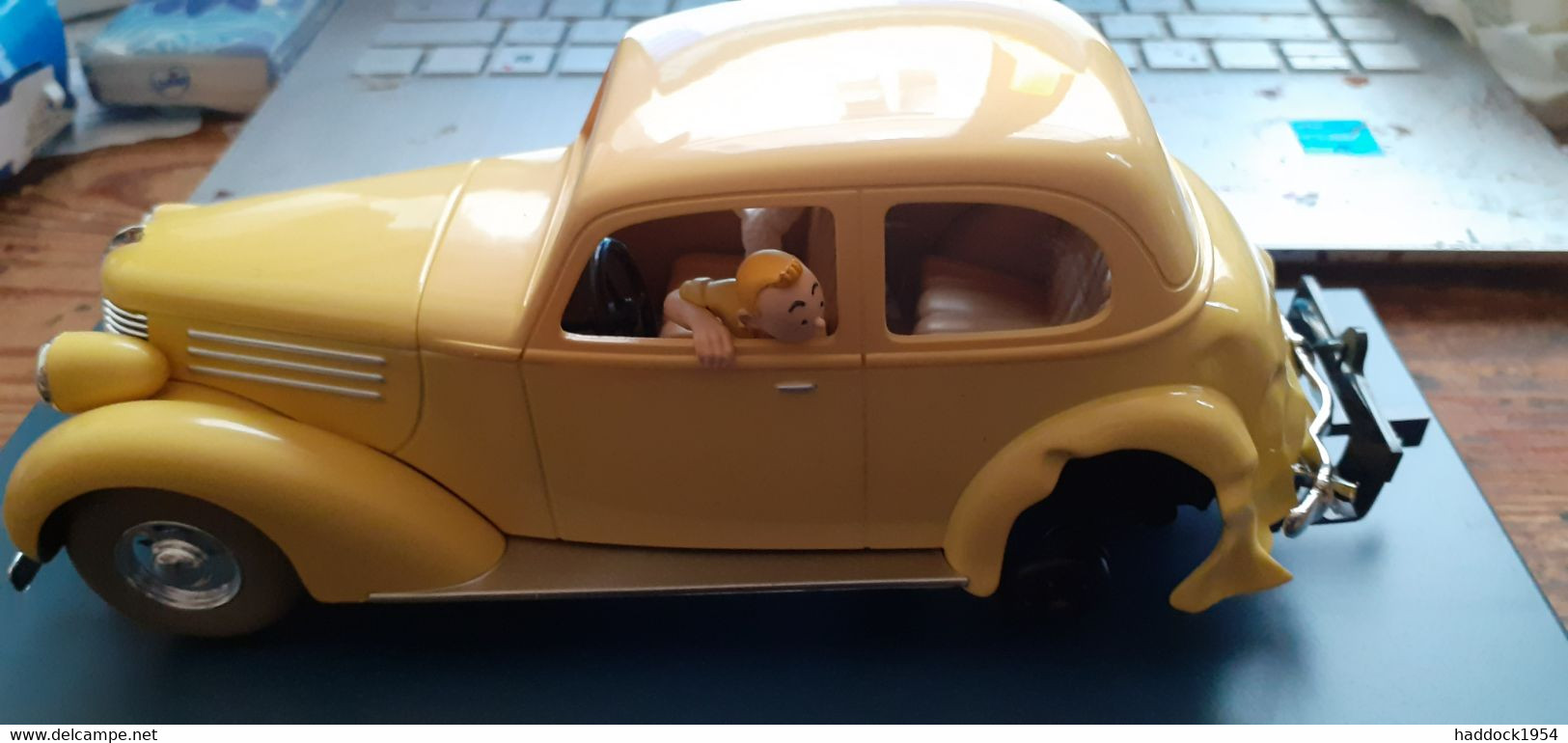 La Voiture Accidentée Le Crabe Aux Pinces D'or TINTIN HERGE Moulinsart - Statuettes En Métal