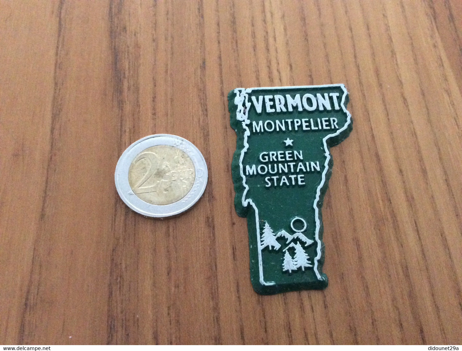 Magnet Etats-Unis Universal Souvenir Co «GREEN MOUNTAIN STATE - MONTPELIER - VERMONT» (forêt) - Magnets