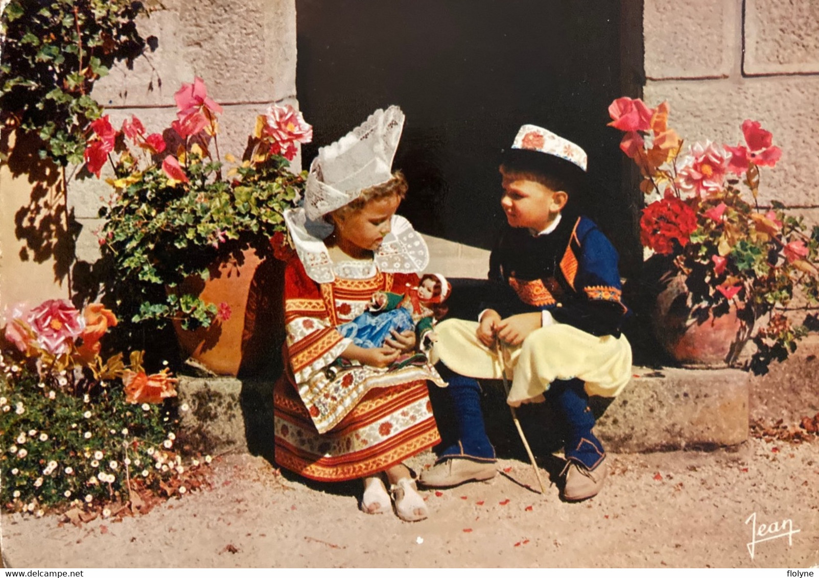 Jeux Jouets - Enfants Bretons Jouant Avec Une Poupée - Costume Coiffe Bretagne - Doll - Speelgoed & Spelen