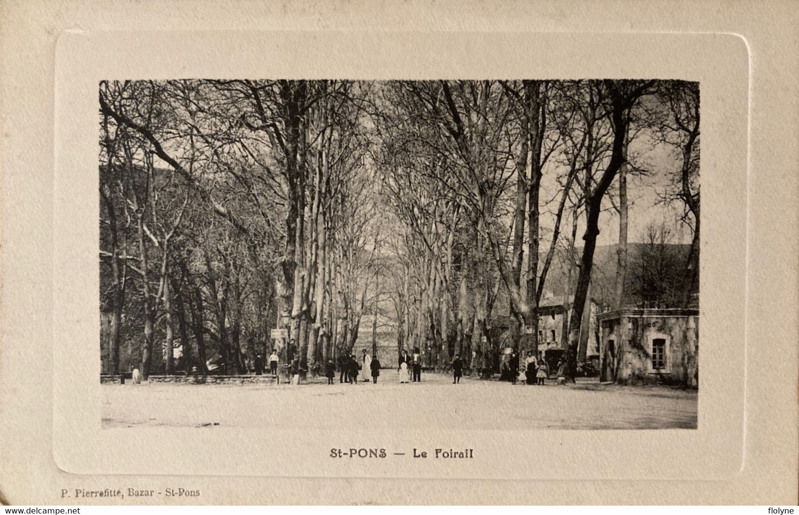 Saint Pons - Vue Sur Le Foirail - Place - Saint-Pons-de-Mauchiens