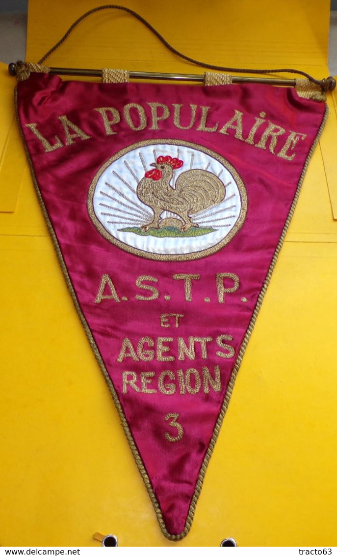 FANION DES ASSURANCES LA POPULAIRE ,FOND MAUVE  AVEC MARQUAGE A.S.T.P ET AGENTS REGION 3  ,   FABRICATION FRANCAISE AVEC - Autres & Non Classés