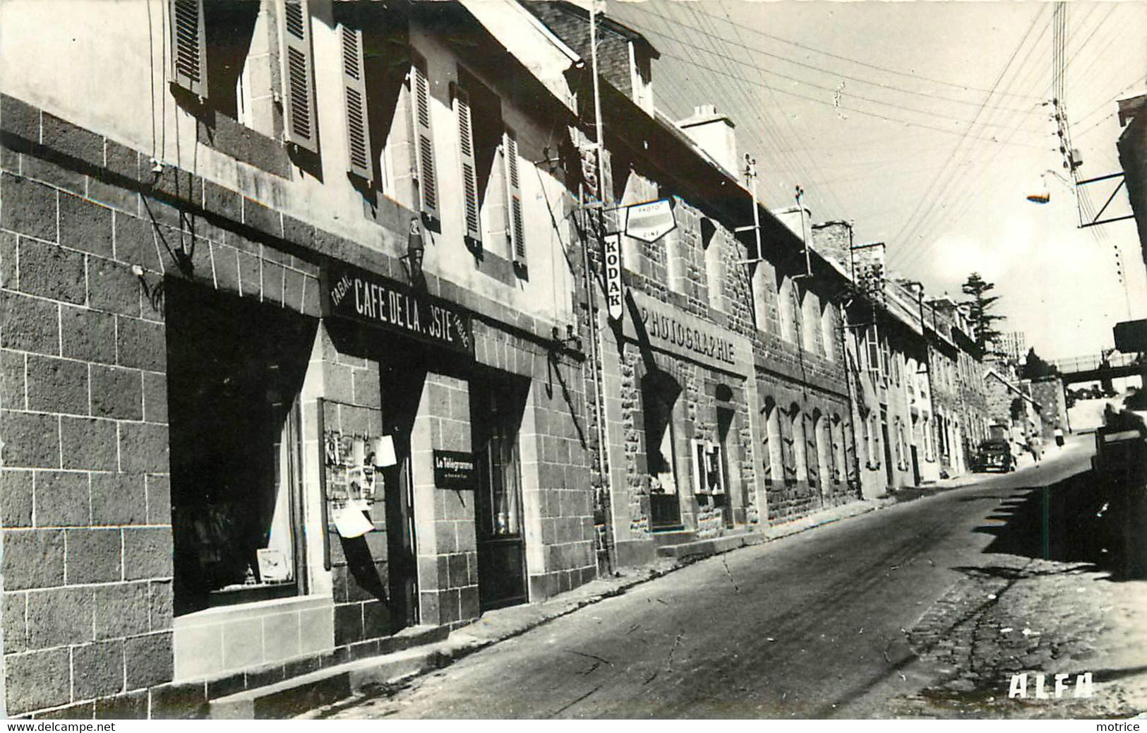 PONTRIEUX - Rue Des Galeries. (café De La Poste) - Pontrieux