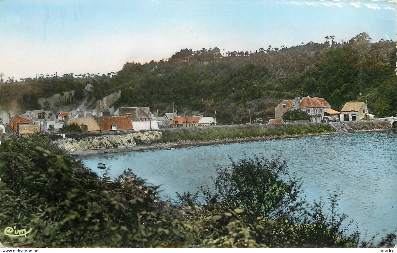 JUGON - Vue Sur L'étang. - Jugon-les-Lacs