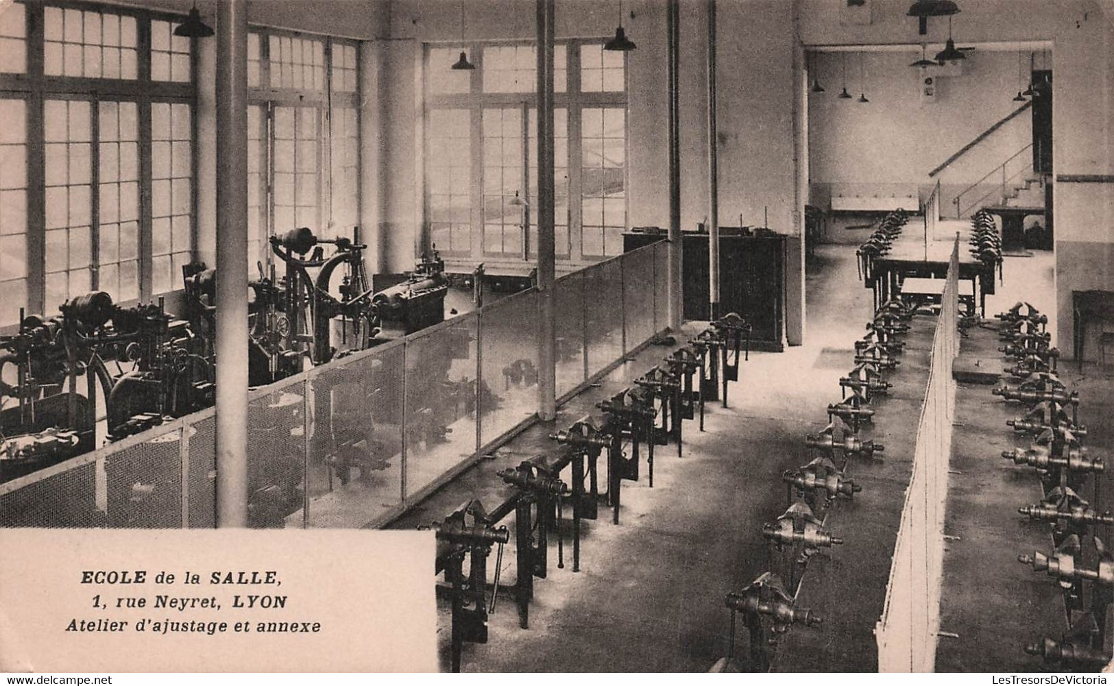 CPA Ecole De La Salle - Rue Neyret -  Lyon - Atelier D'ajustage Et Annexe - School